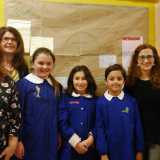 Sofia, Flavia e Roberto (qui con le loro insegnanti): sono i bambini che hanno avuto l'idea di proporre una petizione al fine di tutelare le splendide e abbandonate ville del quartiere Santo Spirito di Bari 